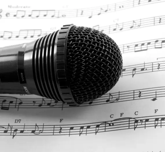 Jak profesjonalnie nagrać wokal?