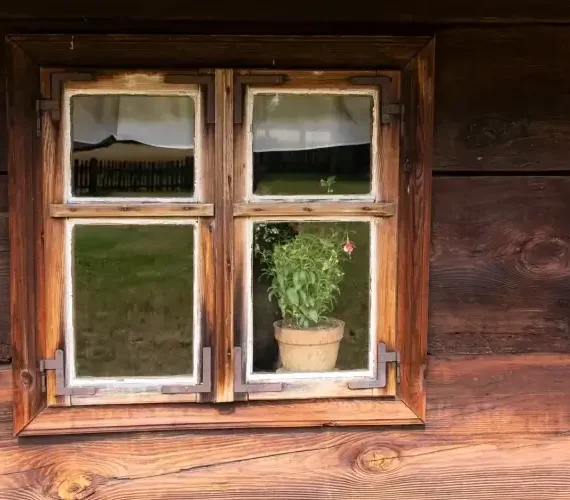 Jak odnowić okna drewniane?