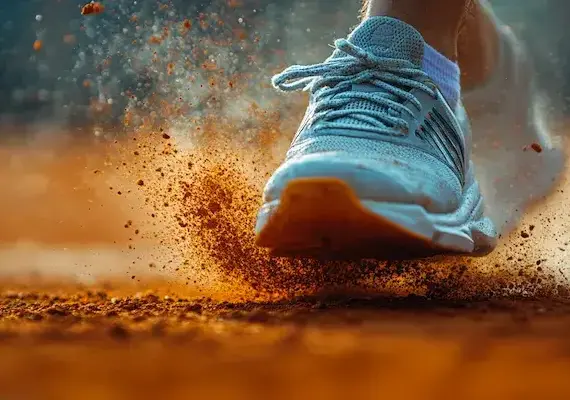 Z jaką szybkością porusza się piłka tenisowa?