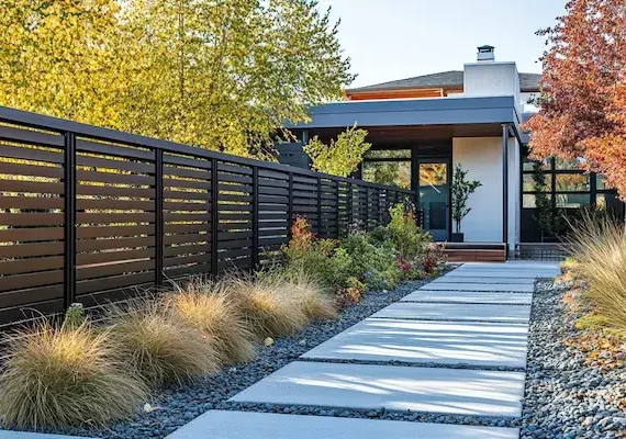 Polnische Metallzäune